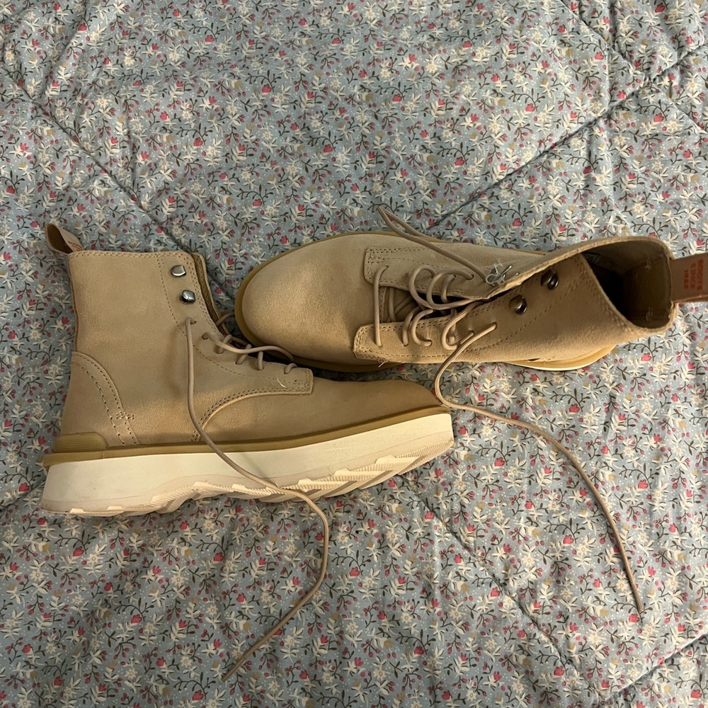 Tan Desert Boots with Lace-Up Design and Crepe Sole